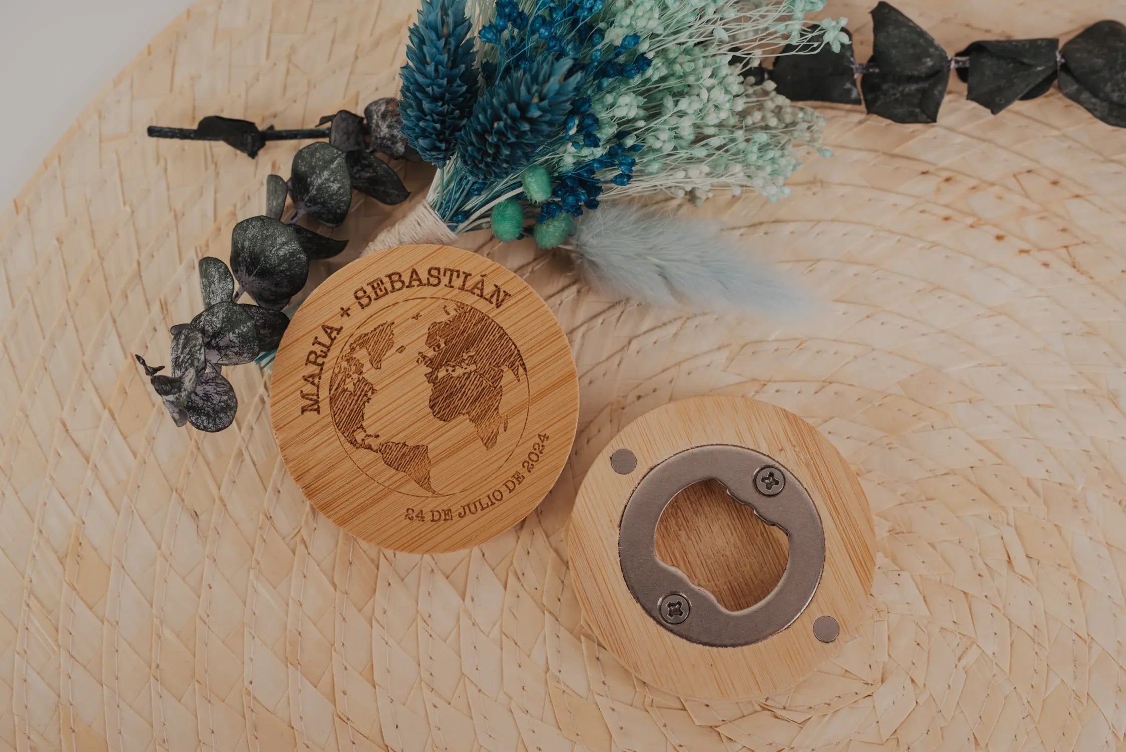 Abrebotellas Bambú "Nuestra Boda Viajera"