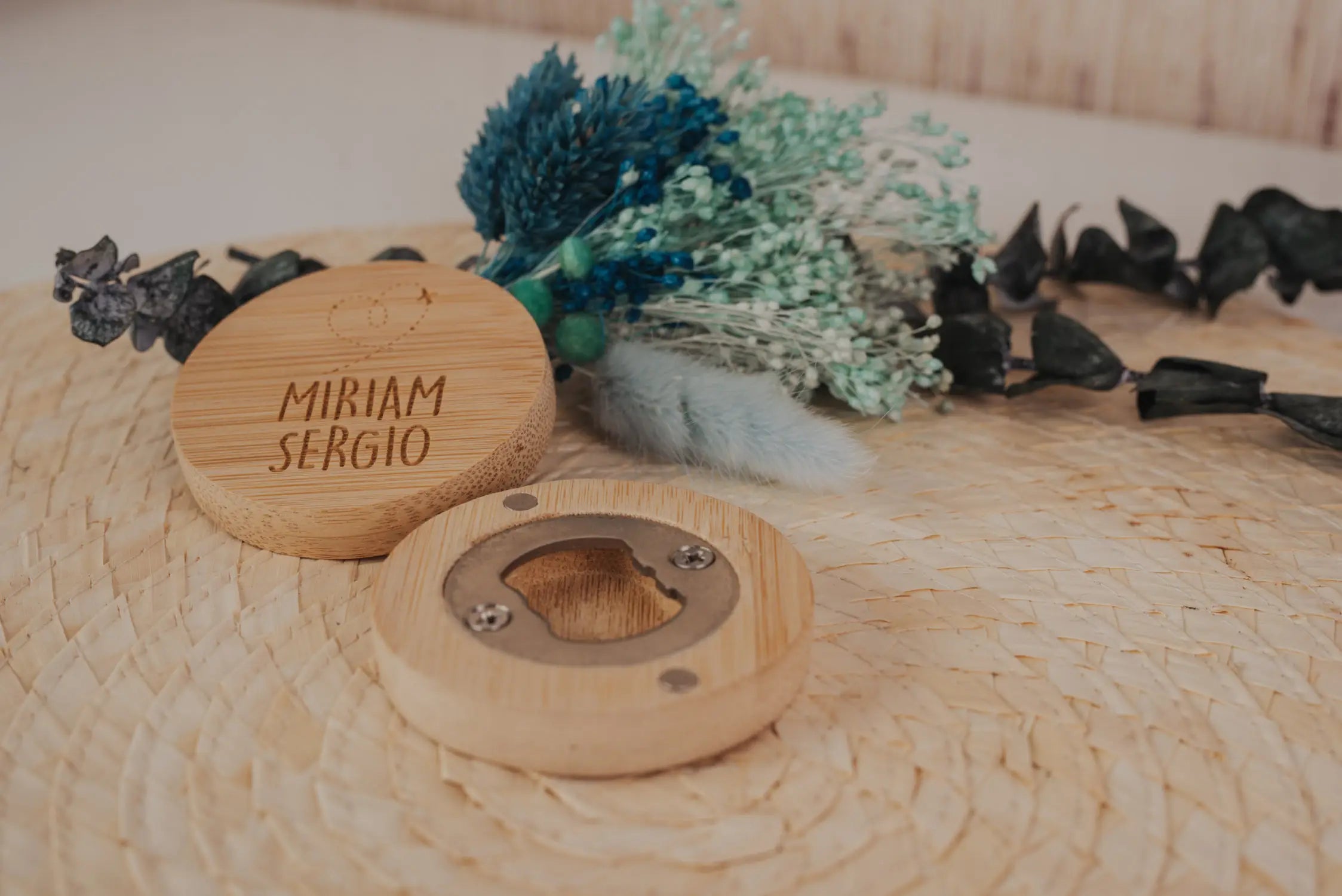 Abrebotellas Bambú "Nuestra Boda Viajera"