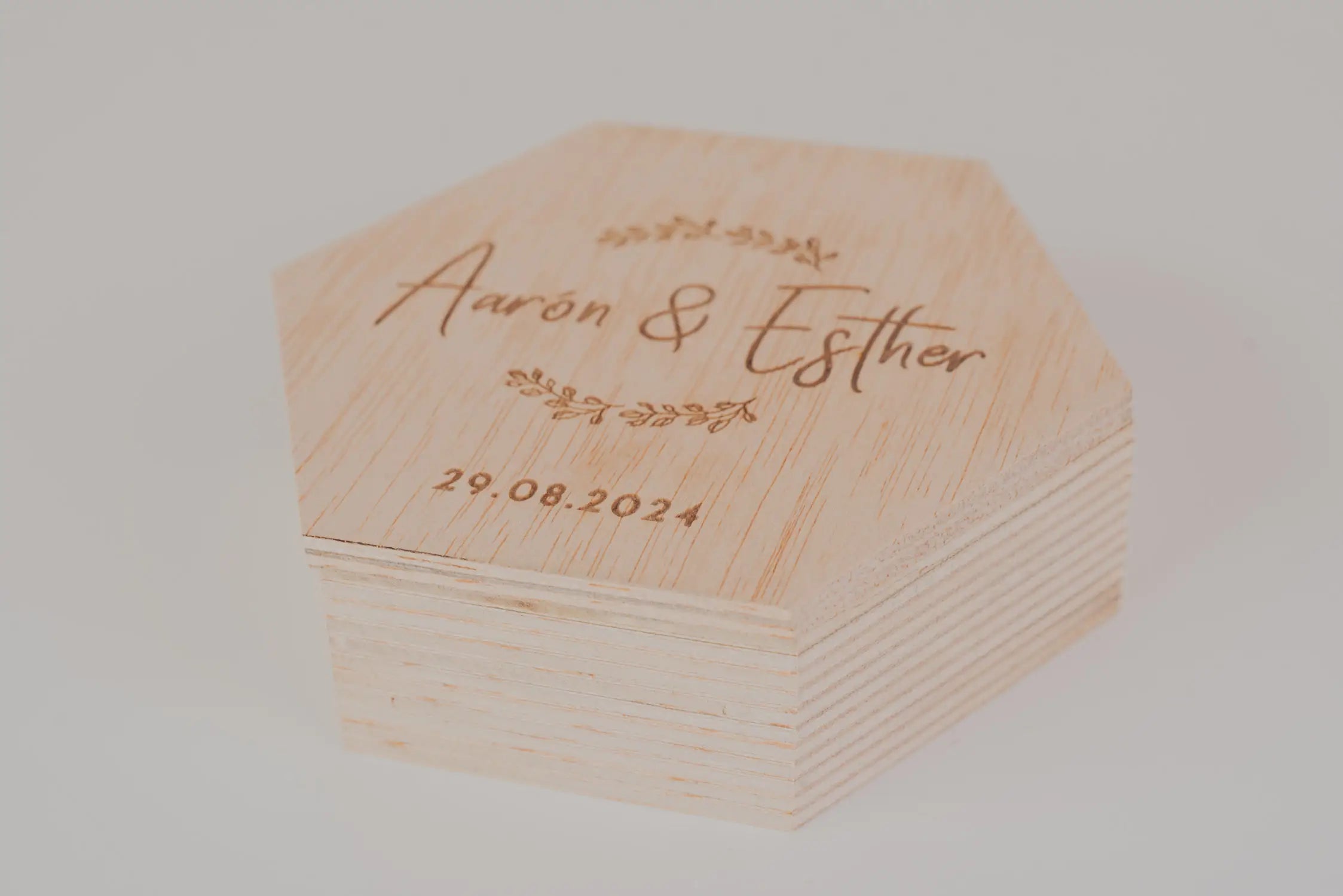 PORTA ALIANZAS HEXAGONAL "NUESTRA BODA VINTAGE"