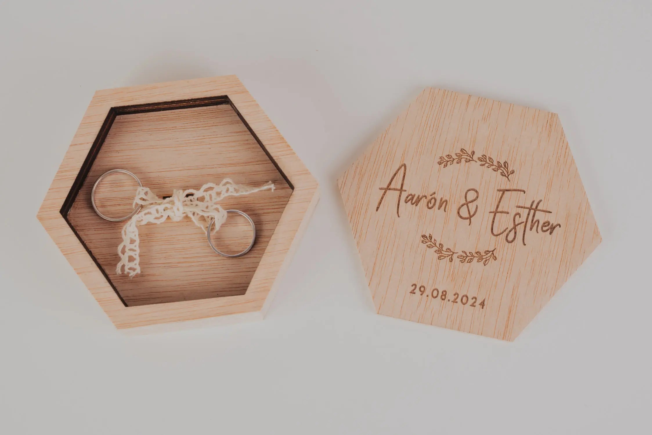 PORTA ALIANZAS HEXAGONAL "NUESTRA BODA VINTAGE"