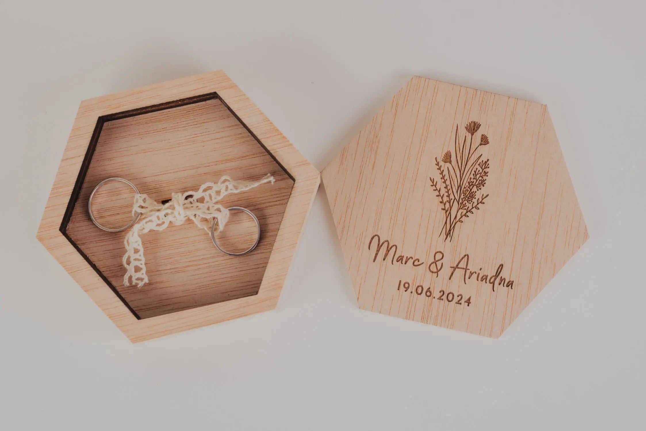 PORTA ALIANZAS HEXAGONAL "NUESTRA BODA VINTAGE"