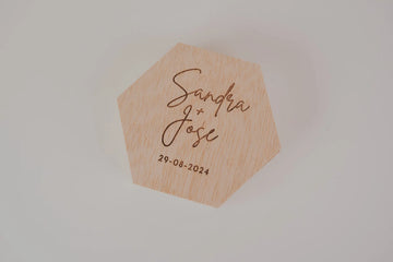 PORTA ALIANZAS HEXAGONAL “NUESTRA VIDA JUNTOS”