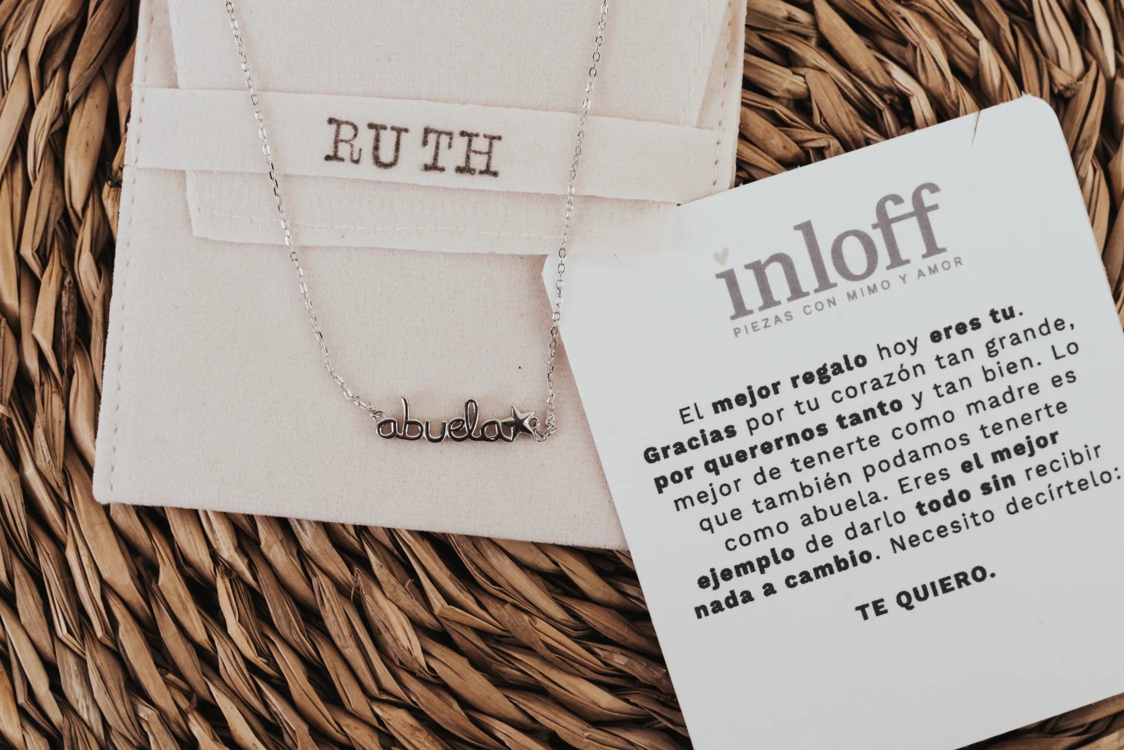 COLLAR DE PLATA “TE QUIERO ABUELA”