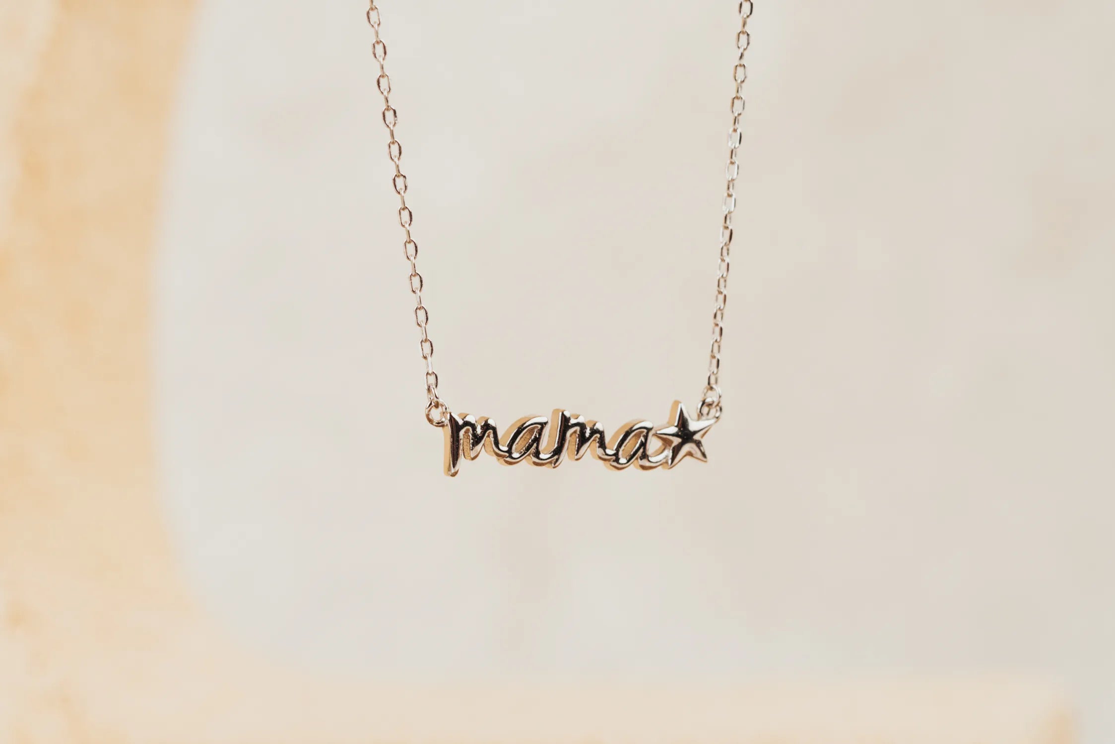 COLLAR DE PLATA “TE QUIERO MAMÁ”