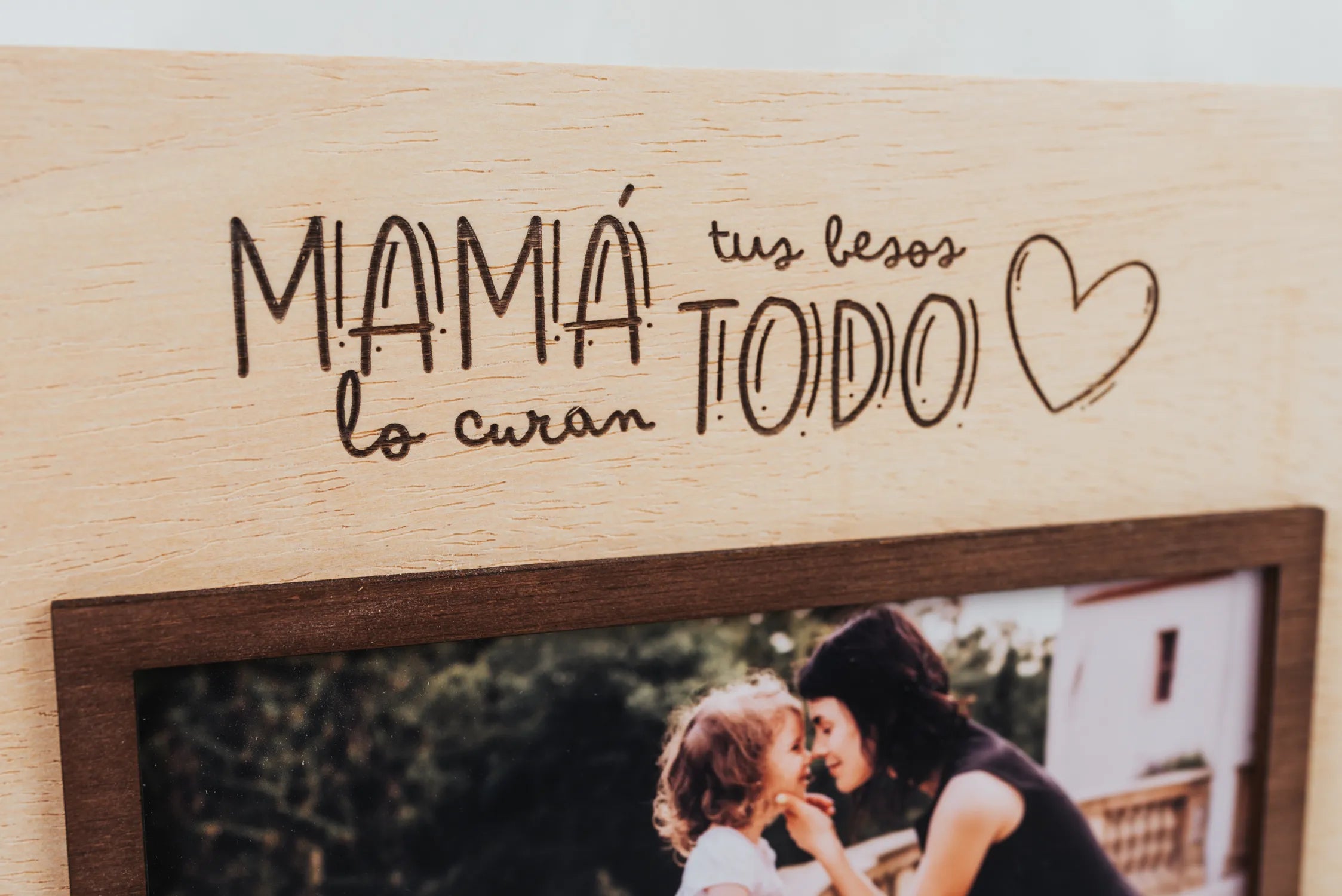 MARCO FOTOS “LOS BESOS DE MAMÁ”